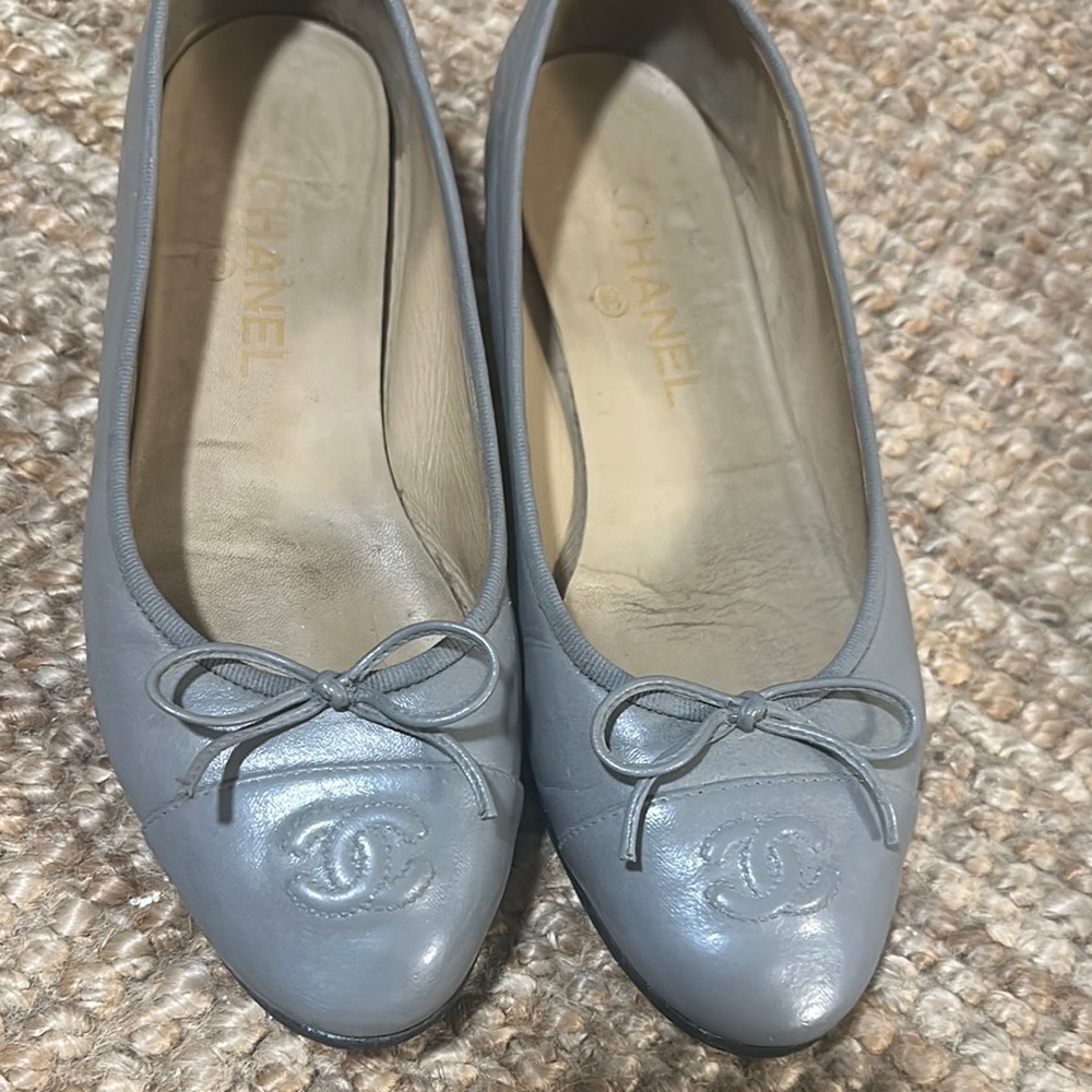 Chanel Women’s Gray Leather Ballet Flats with Bow
